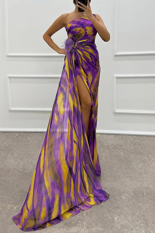LP | Amazing Views Stampa acquerello Dettaglio rosa piuma Off Shoulder Maxi abito con spacco a pieghe