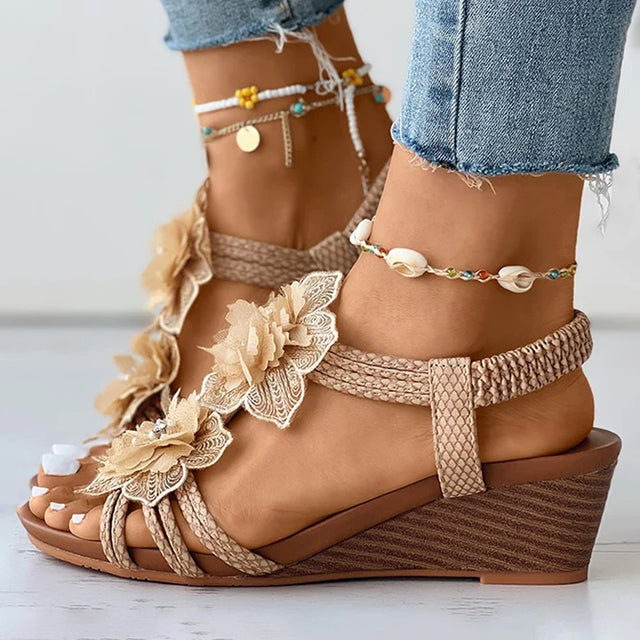 LP | Sandali con zeppa e decorazioni floreali