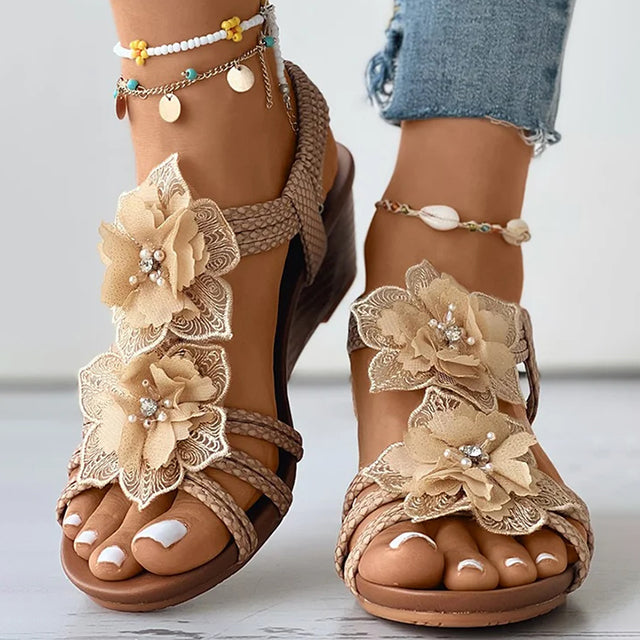 LP | Sandali con zeppa e decorazioni floreali