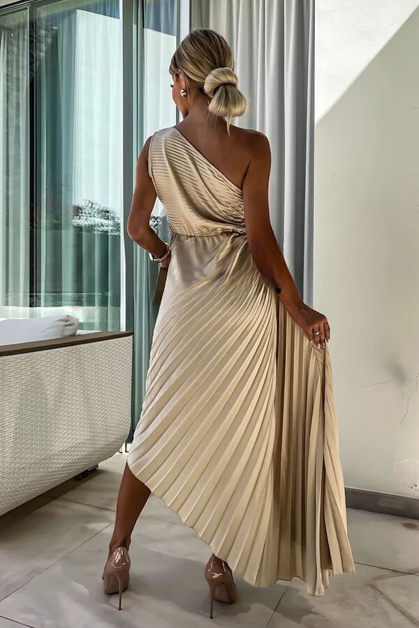 LP | Romantic Nights Maxi abito monospalla plissettato in raso con fiori in rilievo e scollatura elastica