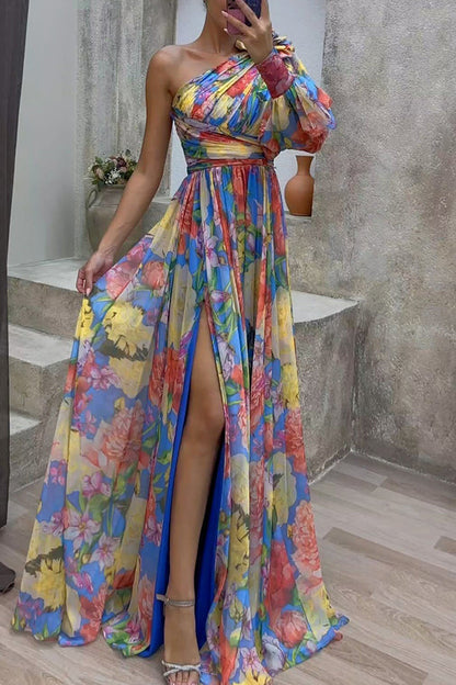 LP | Let's Elope Maxi abito plissettato con stampa floreale, monospalla e spacco