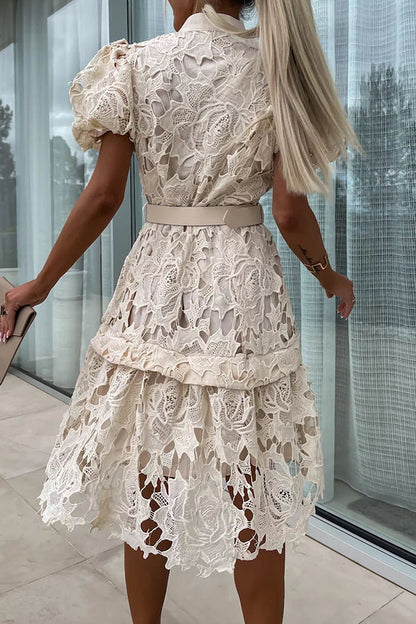 LP | Assolutamente elegante il vestito floreale in pizzo all'uncinetto con maniche a sbuffo e camicia con cintura