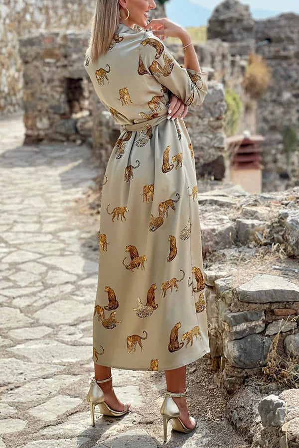 LP | Maxi abito a camicia in raso con stampa tigre, ora di tendenza