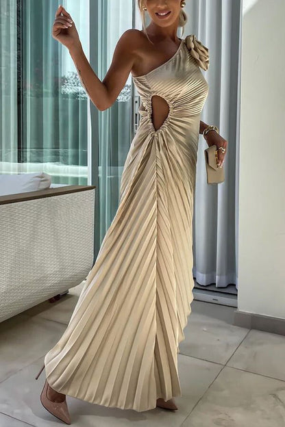 LP | Romantic Nights Maxi abito monospalla plissettato in raso con fiori in rilievo e scollatura elastica