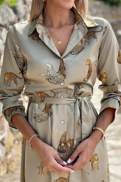 LP | Maxi abito a camicia in raso con stampa tigre, ora di tendenza
