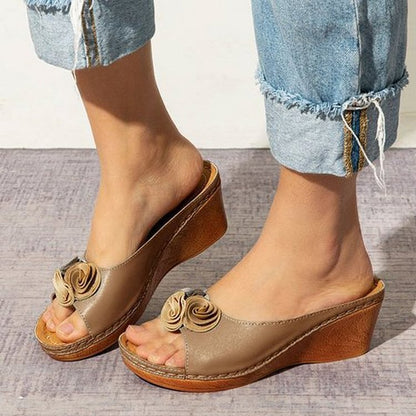 LP | | Comodi sandali floreali in pelle